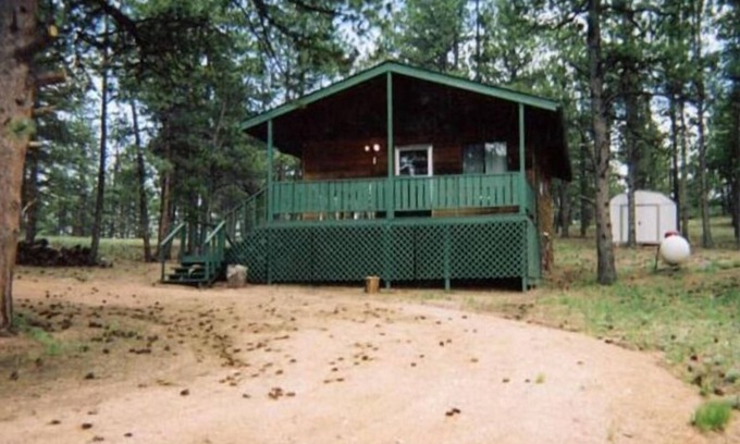 Florissant Cabin | Bigfoot Trail Cabin-Private and cozy with Hot Tub-Dog Friendly