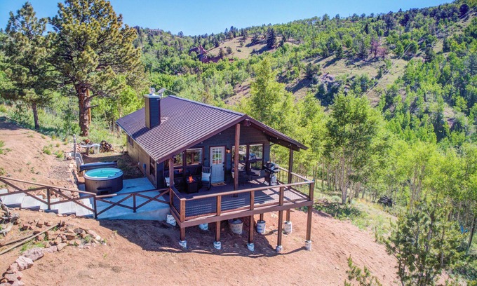 Cripple Creek Cabin | Bighorn Haven -Views- Hot Tub- Fire Pit