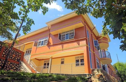 Kibale Hotel | Bigodi Community Lodge