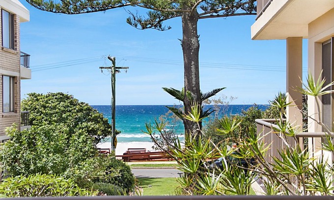 Bilinga Apartment | Bilinga Gardens 8 - Bilinga / North Kirra Beachfront