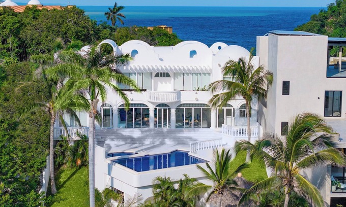 Santa Maria Huatulco Villa | Billiard Table with Ocean Views and Private Pool