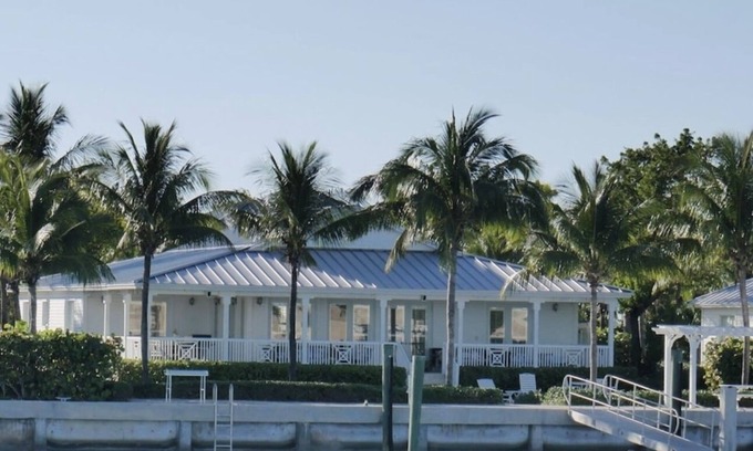 Alice Town House | Bimini Island House @Resorts World Bimini enclave with private floating dock