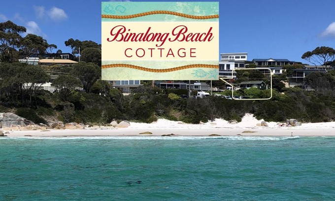 Binalong Bay House | BINALONG BEACH COTTAGE Beachfront at Bay of Fires Next to Restaurant