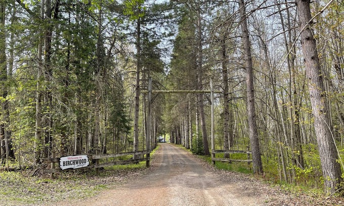 Nipissing Cottage | Birchwood on the rivern2 and 3 Bedroom cottagesnlooking over South River