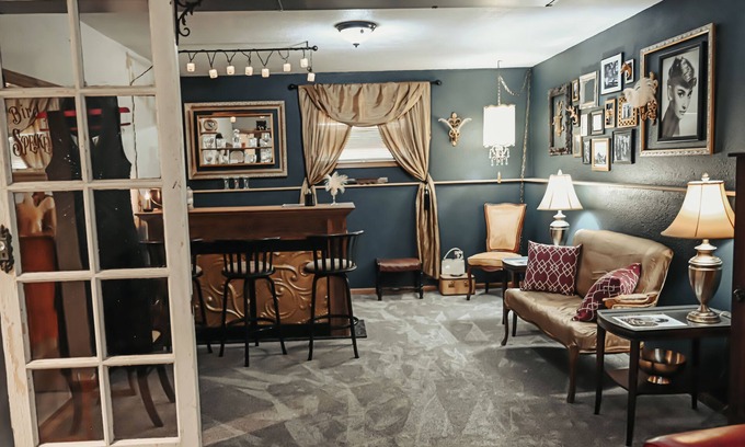 Loyal House | Bird Jax's Speakeasy