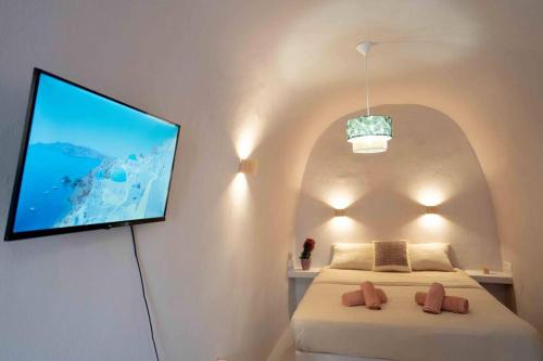 Karterados House | Bird Nest-Santorini Cave houses