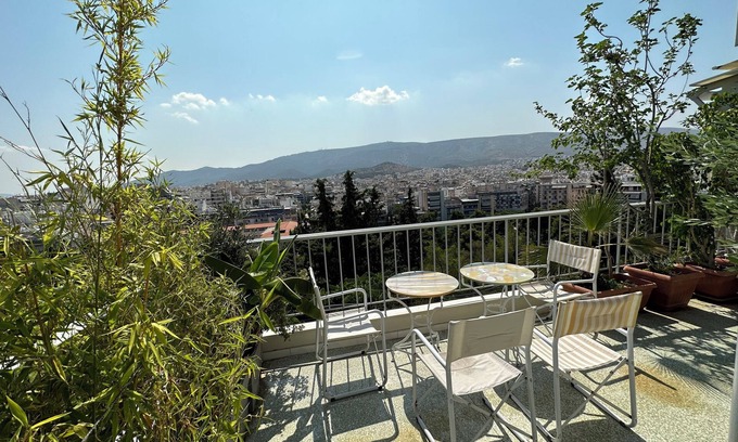 Pangrati Apartment | Bird’s Eye View Penthouse ┃ Acropolis View & Athens Skyline