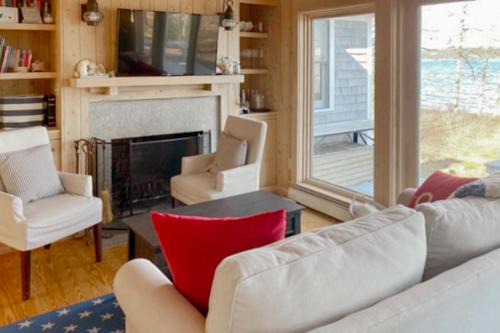 Brooklin House | Birds Nest
