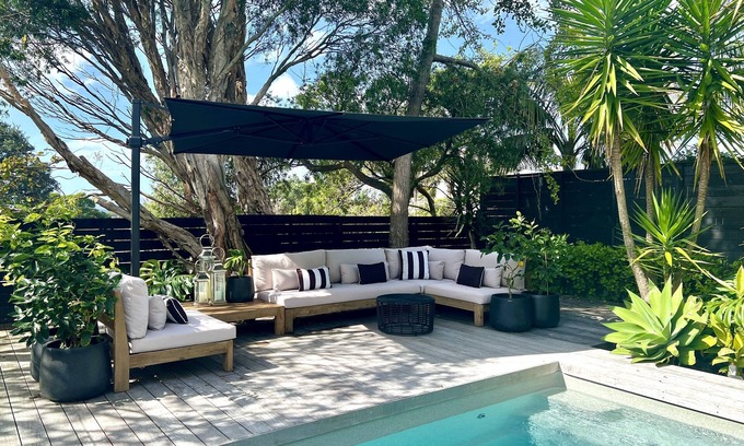 Northcote House | Birkenhead Point Villa with Pool - only 15mins walk to ferry to CBD!