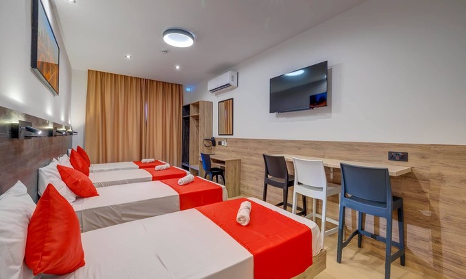 Swieqi Apartment | Black 3: Studio Apartment in St. Julian's