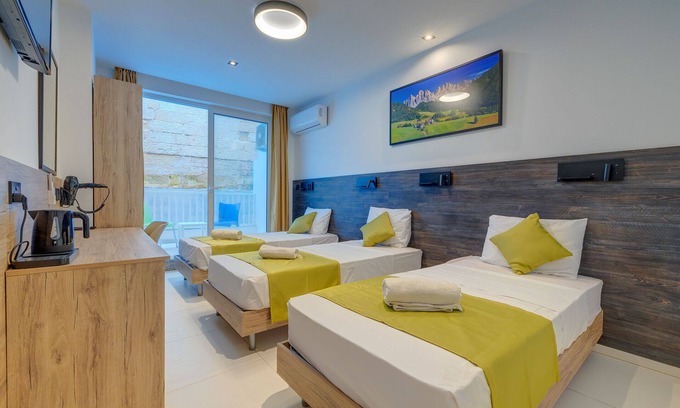 Swieqi Apartment | Black 5: Studio Apartment in St. Julian's