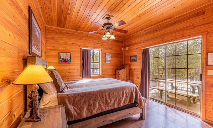 Christopher Creek Cabin | Black Bear Cabin-onsite "bear hunt" & playground, game room, kitchen AC & heat