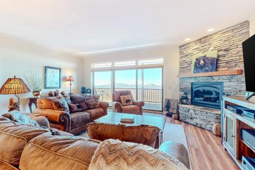 Sugar Mountain Apartment | Black Bear Overlook