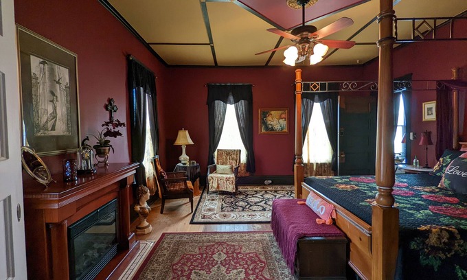 New Castle Bed & Breakfast | Black Orchid Suite