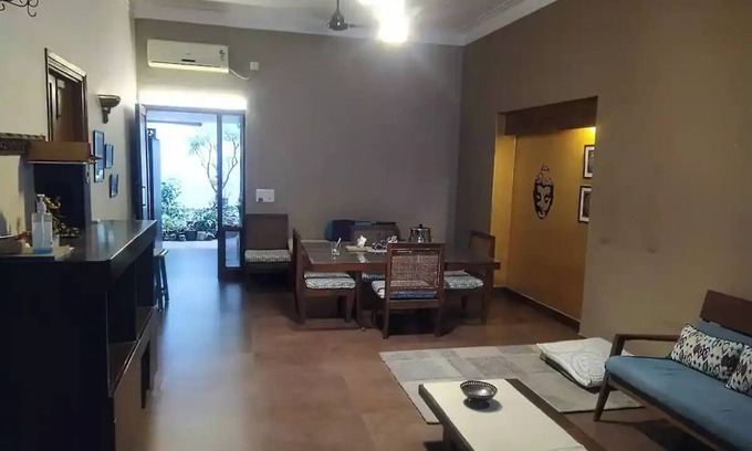 Green Park Apartment | Bliss - A cheerful room and workplacen