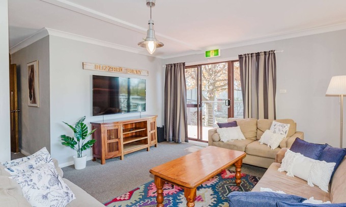 Jindabyne Cabin | Blizzard Bunny Lodge - 43 Gippsland Street
