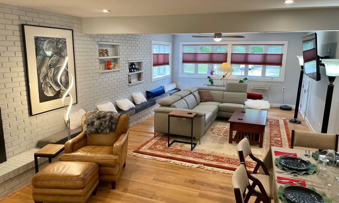 Bloomington Apartment | Bloomington Indiana Rental- 2BR/1BA Apartment on ground floor of duplex