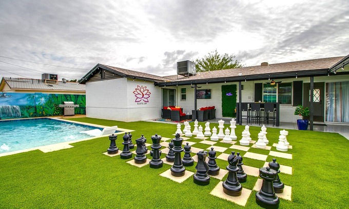 Papago Parkway House | Blow out Deal for 3 days and up!Summer fun @ Zen home