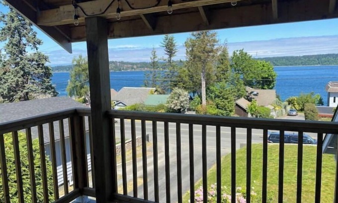 Campbell River House | Blue Anchor - Port Suite