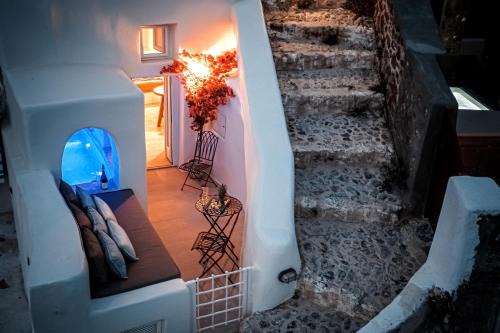 Oia Villa | Blue Art Caves - Lunar Sea Suite