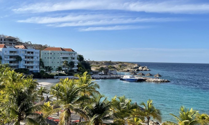 Sint Michiel Apartment | Blue Bay Blue Emerald The Ocean Beachfront Apartment On the 3rd Floor