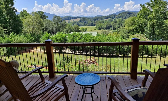 Cherokee House | Blue Mountain Cottage near Deep Creek Campground