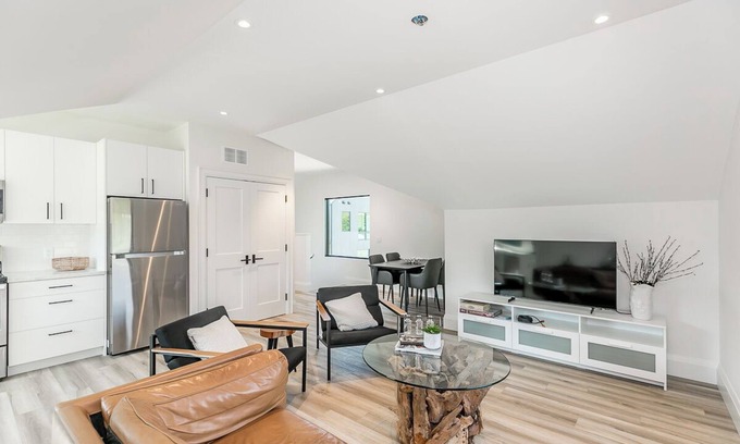 The Blue Mountains Apartment | Blue Mountain Guest House- 7 minutes to Blue Mountain!