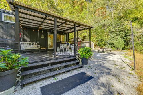 Old Fort Apartment | Blue Ridge Mountain Tiny Home Escape to Nature!