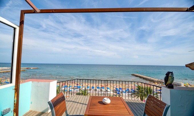 Sitges Town Center Apartment | Blue sea front by Hello Homes Sitges