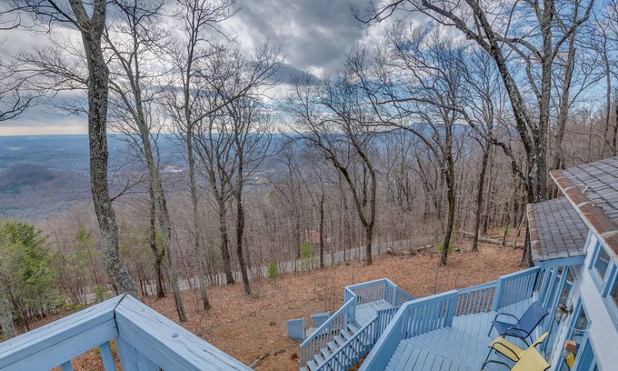Lynn House | Blue Skies Family Friendly Home
