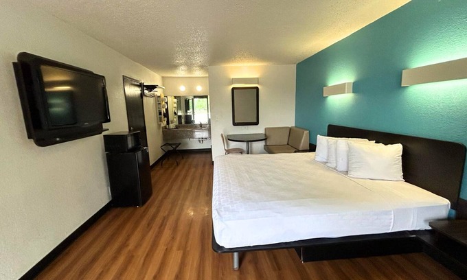 Beeville Hotel | Blue Way Inn & Suites By Jasper Beeville