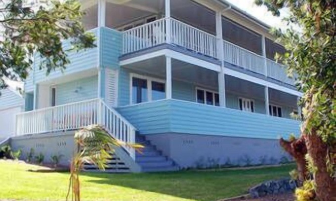 Green Point House | Bluebell, Between the ocean & the lake