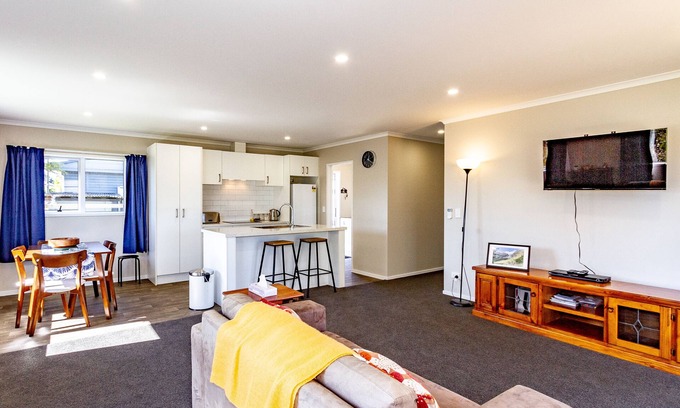 National Park Village House | Bluebird Day - National Park Holiday Home