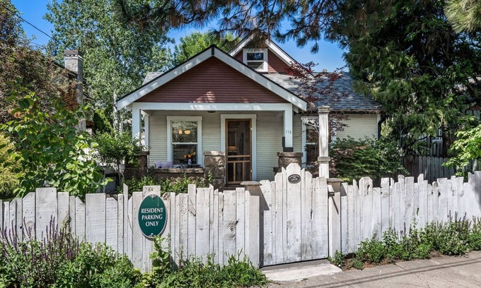 Old Bend House | Bluebird Day - River West