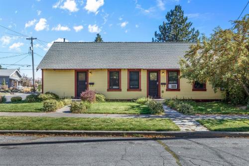 Old Bend House | Bluebird Day - Twin Mills Bungalow