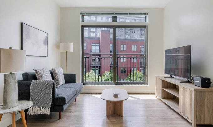 Assembly Square Apartment | Blueground | Assembly Square, pool, nr Mystic River