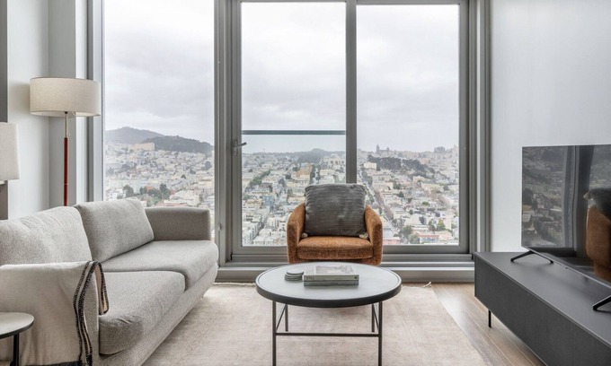 Civic Center Apartment | Blueground | Civic Center, pool, nr Civic Center Plaza