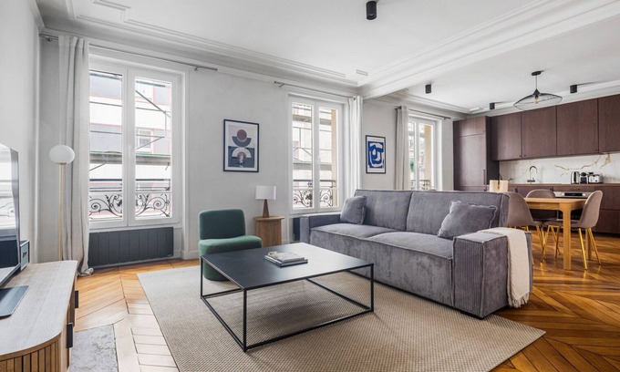 16th Arrondissement Apartment | Blueground | Passy, view, nr Trocadéro