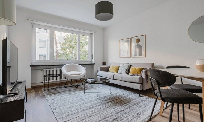 St. Johann Apartment | Blueground | St. Johann, balcony, laundry