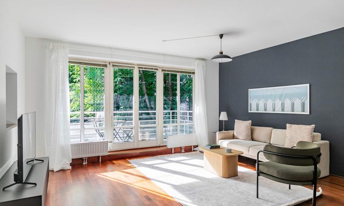 Gersthof Apartment | Blueground | Währing, balcony, nr Türkenschanzpark
