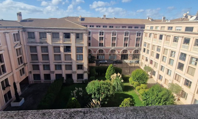 Est Apartment | "BlueSky" air-conditioning-wi-fi garage- 5m from town center.