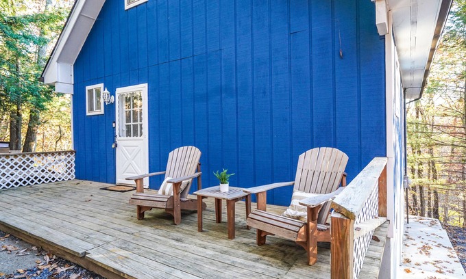 East Stroudsburg Cabin | BLVE Cabin w/Hot Tub in Mountains Near Bushkill Falls VIEWS