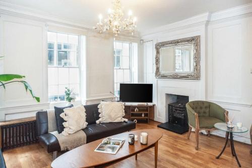 Soho Apartment | BnBNova - 3BR - Fitzrovia & St Annes Gardens