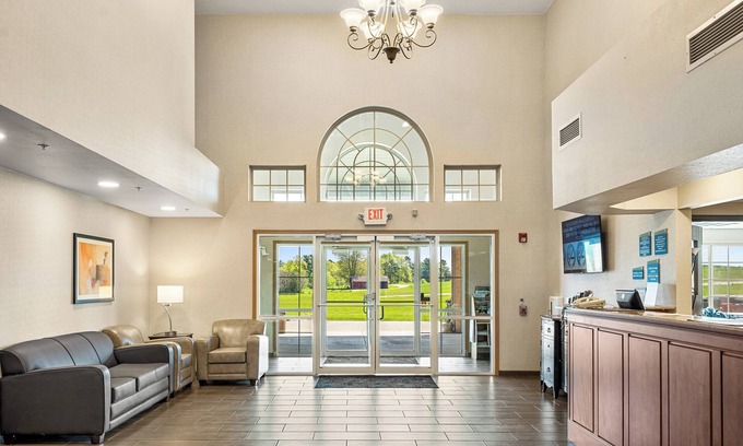 Shawano Hotel | Boarders Inn & Suites by Cobblestone Hotels - Shawano