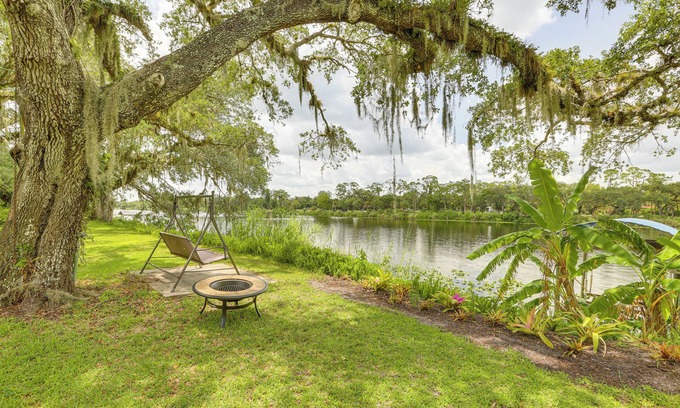 LaBelle House | Boat Lift & Private Dock: Riverfront LaBelle Gem