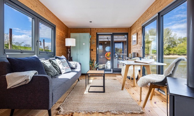 Neuland Boat Rental | Boat 'Tolles Tiny Hausboot Agathe' with Private Terrace and Wi-Fi