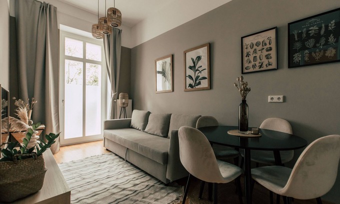 Zentrum-Ost Apartment | *Boho* 2-room apartment with eat-in kitchen and balcony - Luga Homes - Townhouse