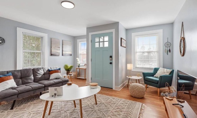 Apex House | BOHO BUNGALOW - STEPS FROM HISTORIC DOWNTOWN APEX