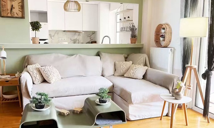 Amarousion Apartment | Boho Chic spacious 1-bedroom apartment in Marousi with big balkony, AC, WiFi.