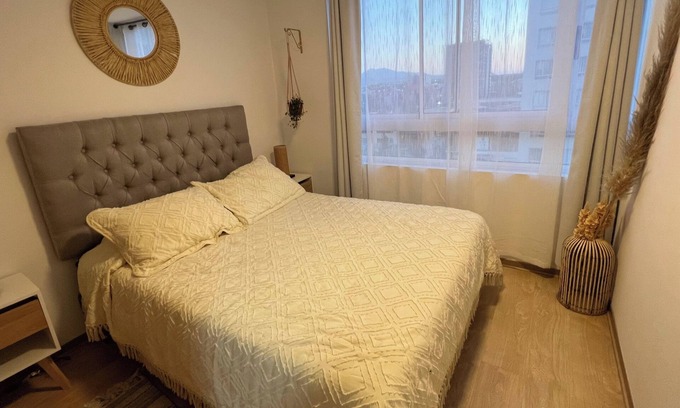 La Cisterna Apartment | Boho chic style apartment, 4 people 200 m from La Cisterna subway + parking lot